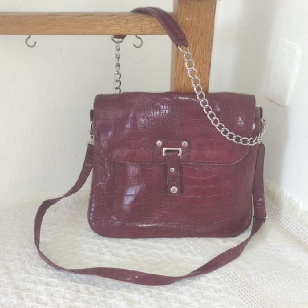 Elegant Burgundy Crocodile-Embossed Shoulder Bag